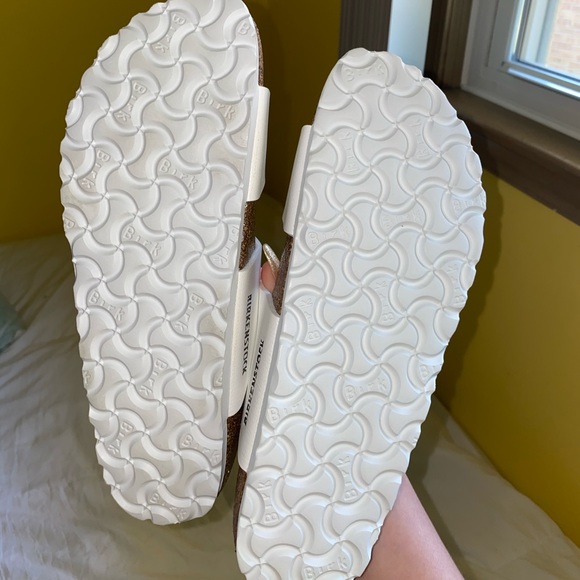 White Birkenstock shoes size 7 women’s - Picture 2 of 4
